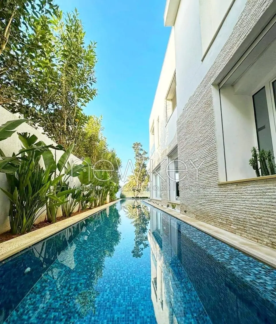 Villa de Charme S+4 avec piscine à louer à La Soukra