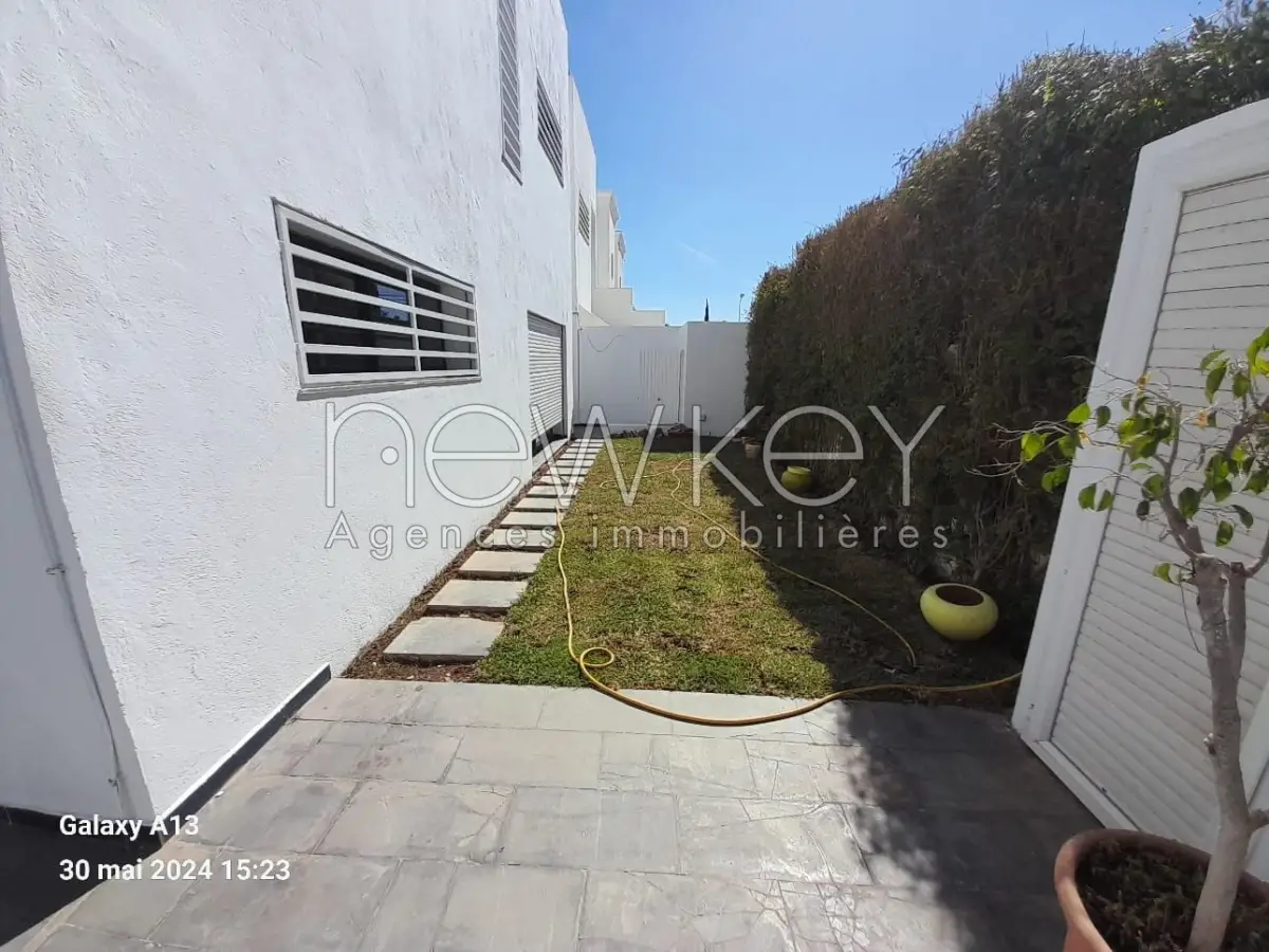 Duplex S+2 avec jardin à la Marsa