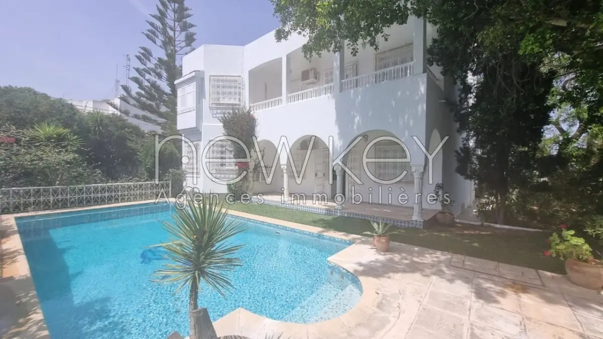 Villa s+5 avec piscine à Gammarth