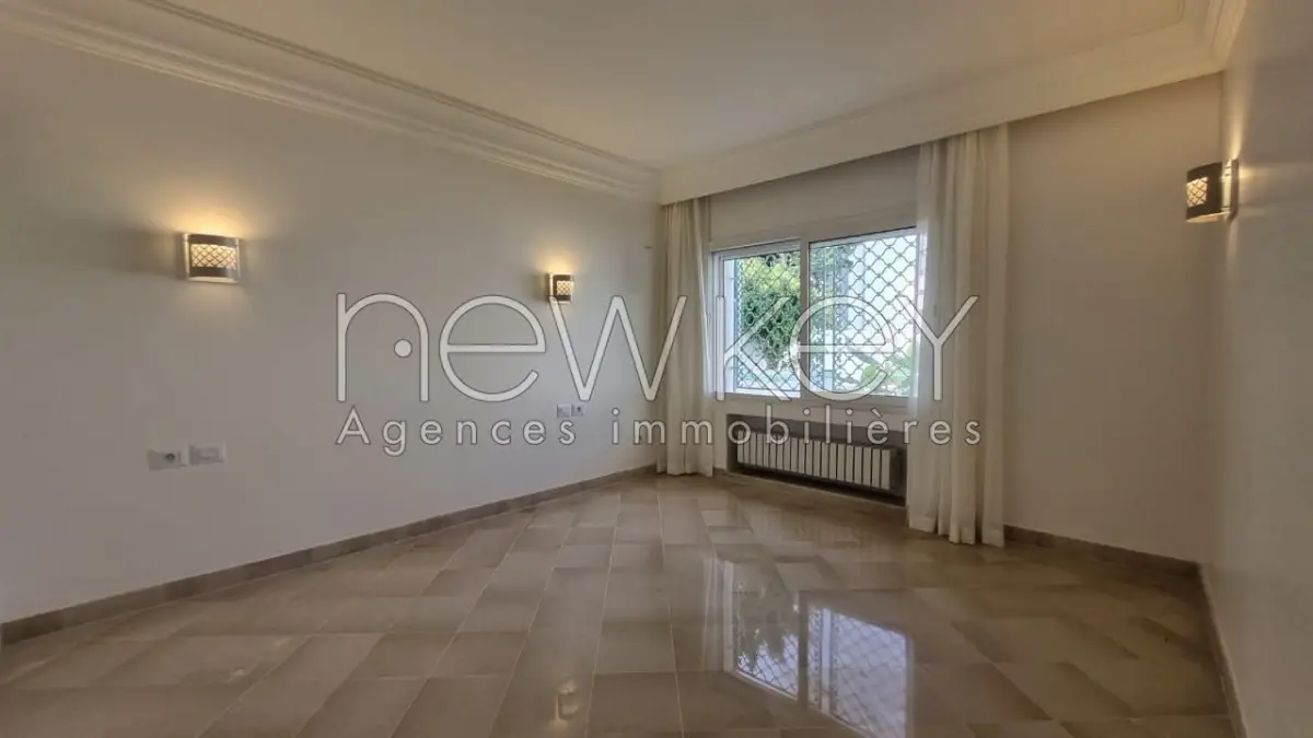 Villa s+5 à la Marsa vue Mer