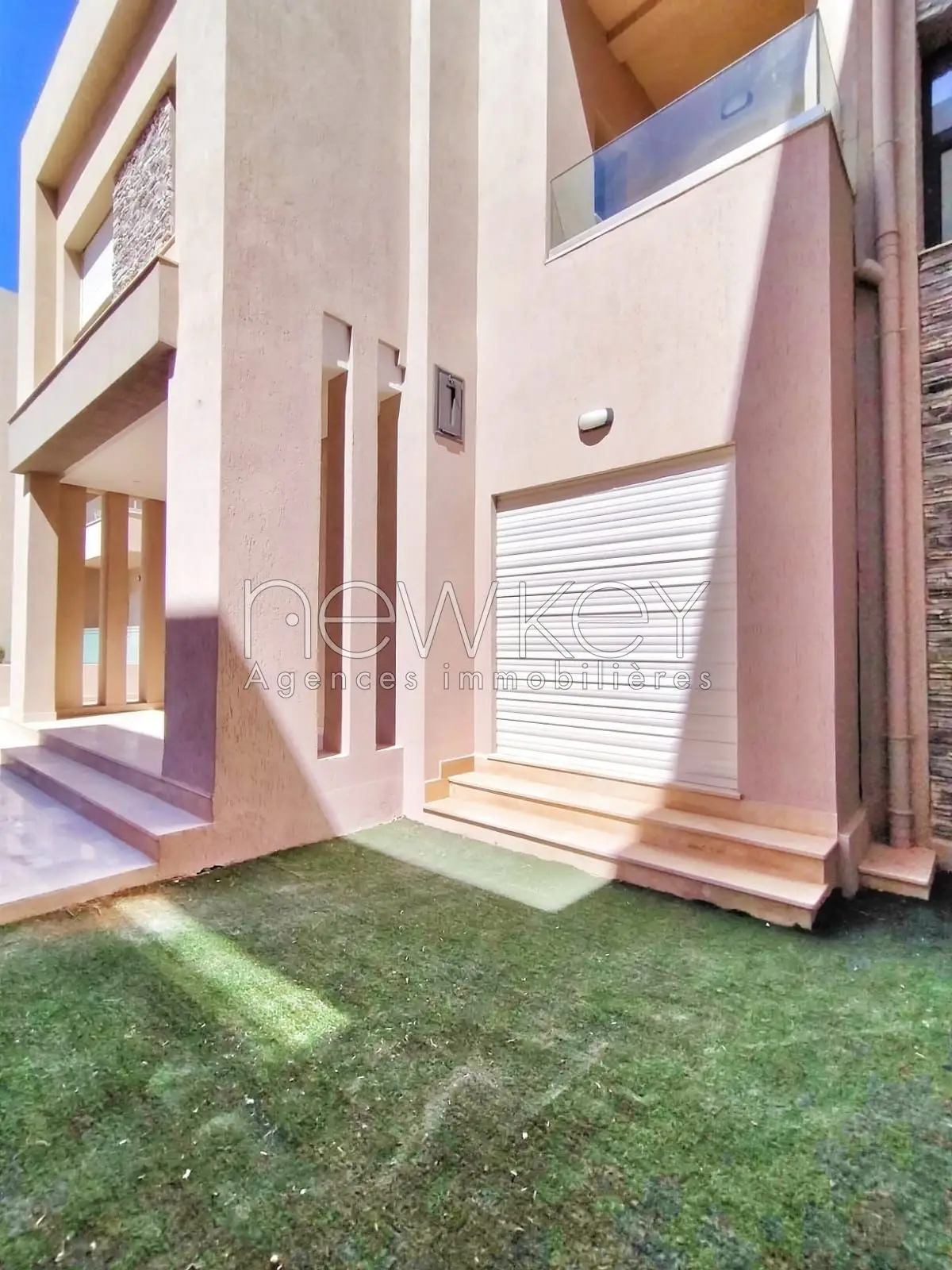 Magnifique Triplex S4 à louer aux Jardins de Carthage