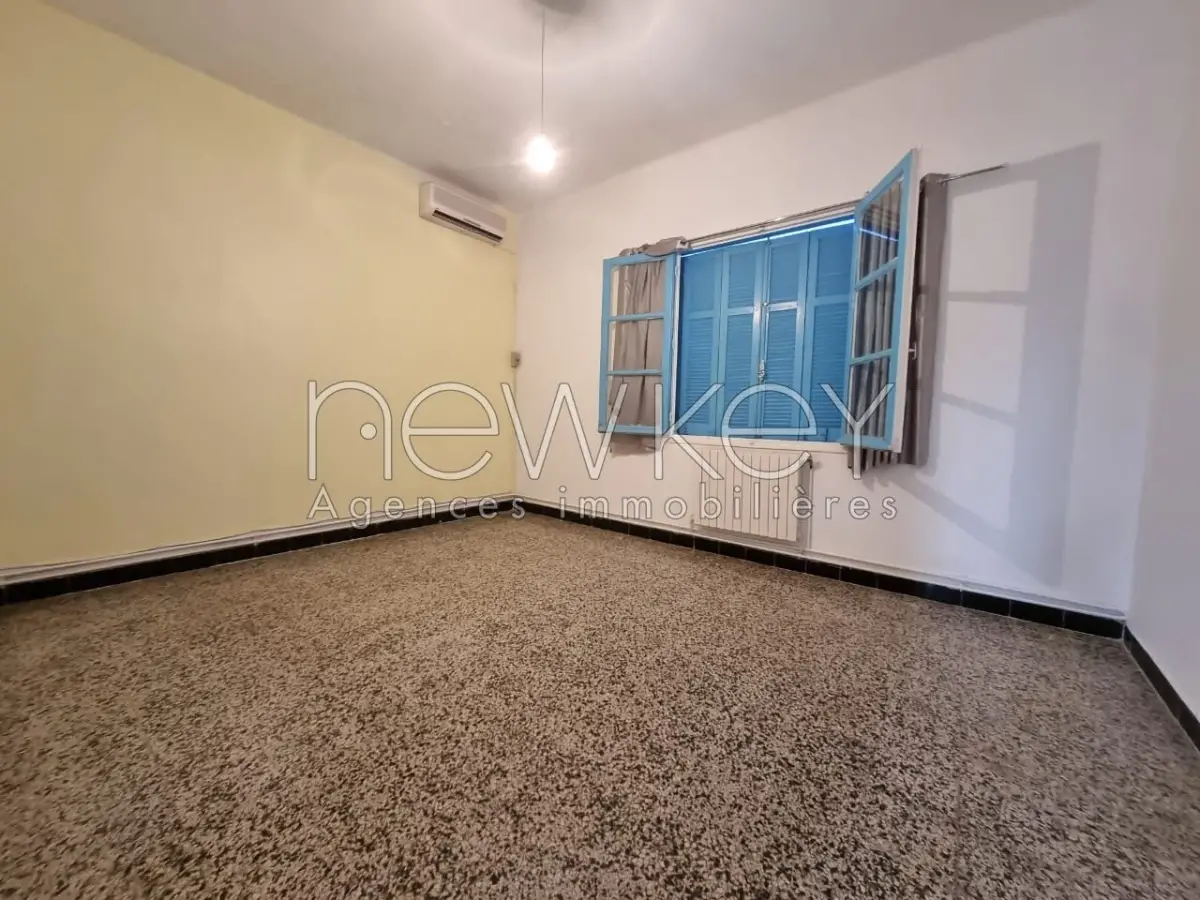Rez de chaussée de villa S+2 à la Marsa