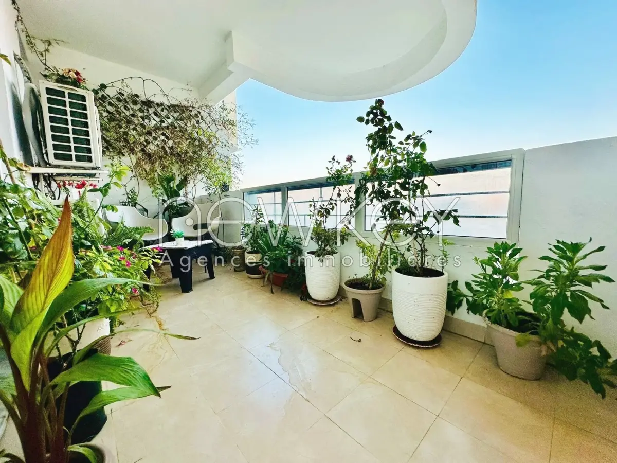 Un Superbe Appartement S+4 à vendre à La Soukra