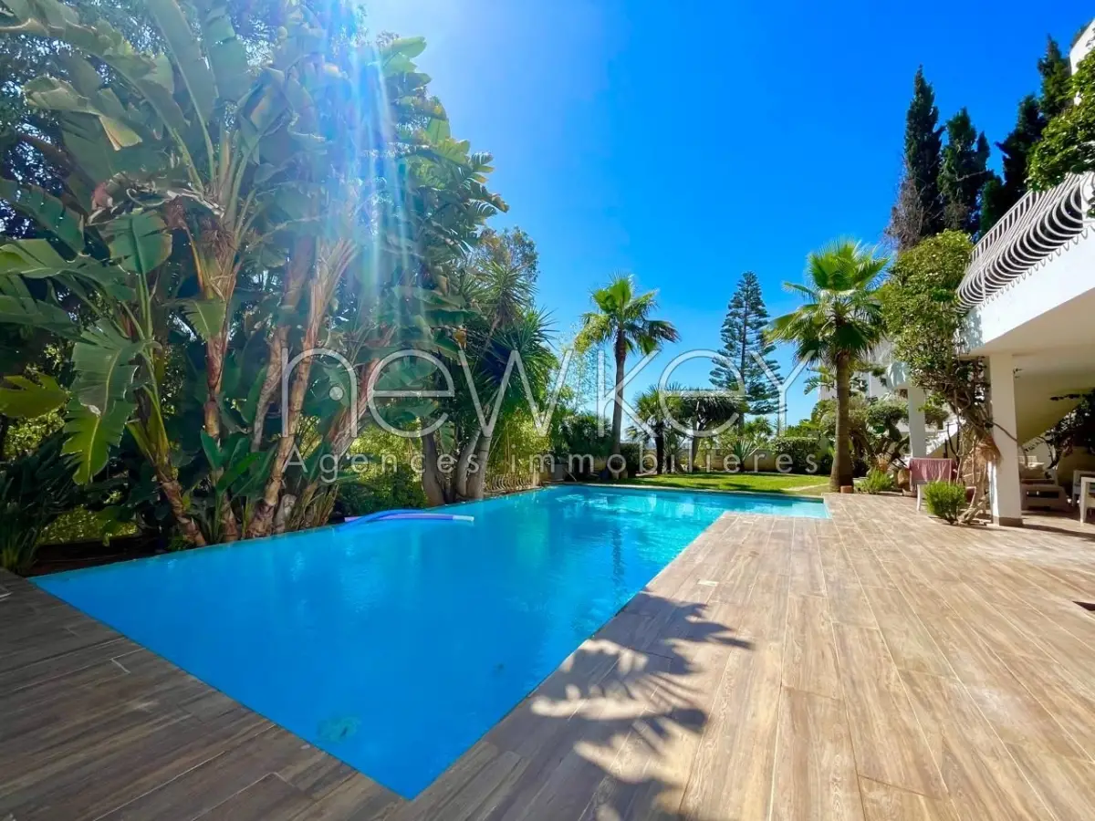 Un rdc de villa S+3 meublé à Gammarth