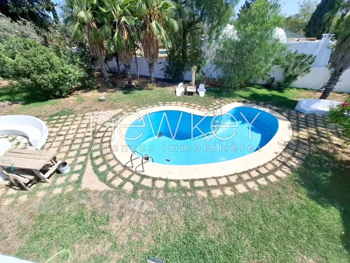 Une Villa de Maître à louer à La Soukra
