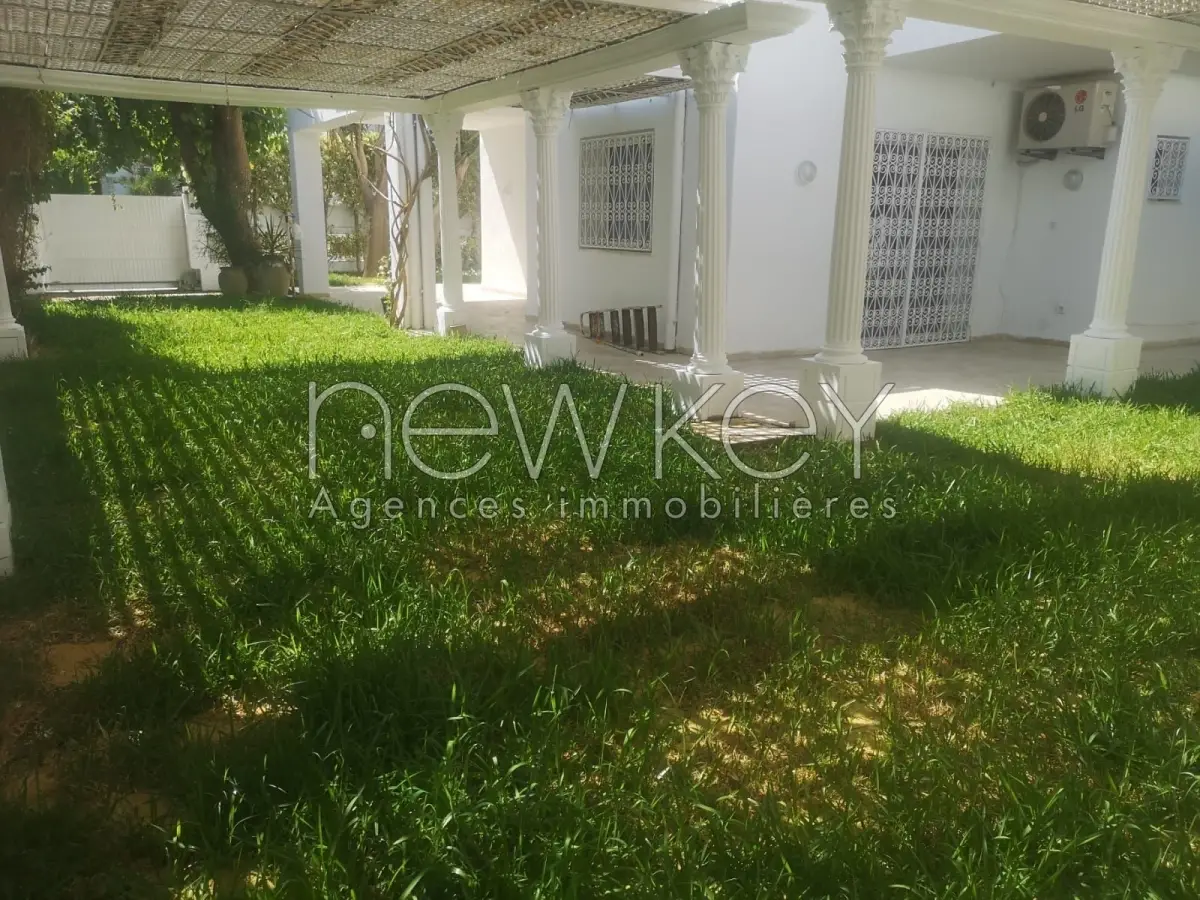 VIlla S+3 au coeur de La Marsa