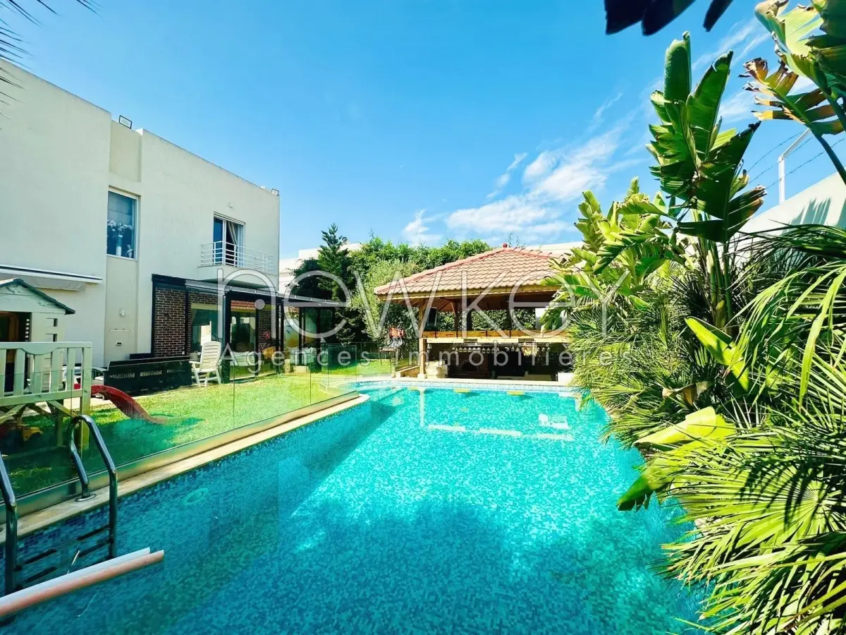 Une Villa de charme S+4 à vendre à La Soukra