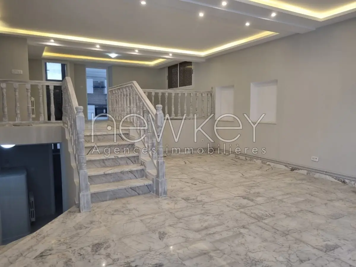 Rez de chaussée de villa s+4 au cœur de la Marsa