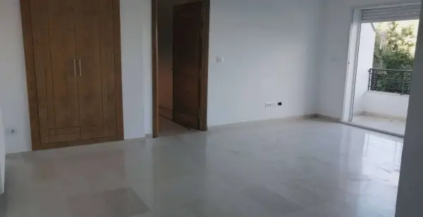 Bureau à la Soukra