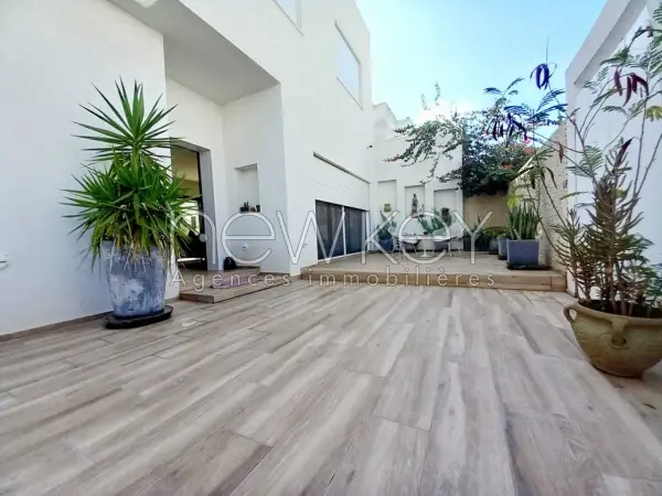 Coquet duplex S+3 meublé à la Marsa