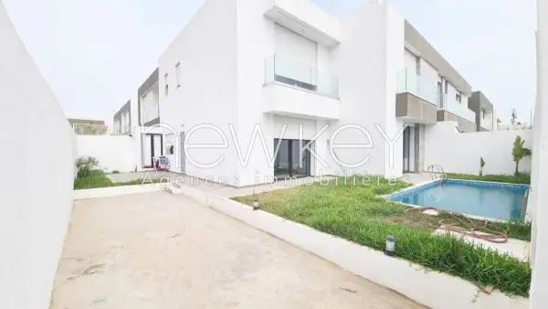 Superbe Villa avec Piscine et Jardin à La Soukra