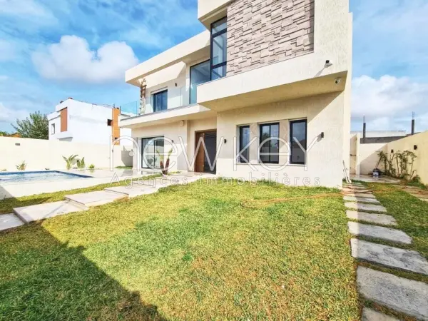 Une Villa Neuve à vendre à La Soukra