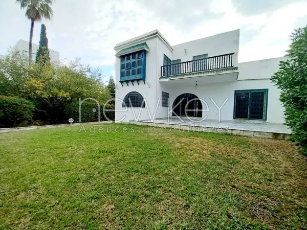 Magnifique villa S+5 à la Marsa