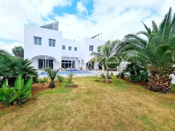 Villa de Maître à Louer à La Soukra