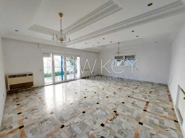 Villa s4 avec jardin à la Marsa