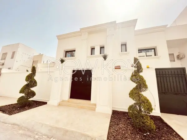 Splendide Villa Neuve à vendre à L'Aouina