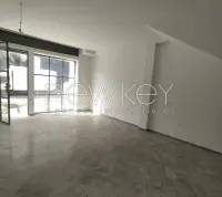 Un Showroom à louer à La Soukra - 2