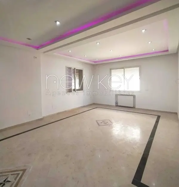 Un étage de villa S+3 au Bhar Lazreg