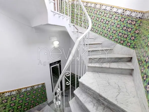 Appartement s+4 à la Marsa