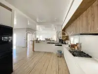 Villa S+5 Avec Piscine à Vendre à Chotrana 2 - 3