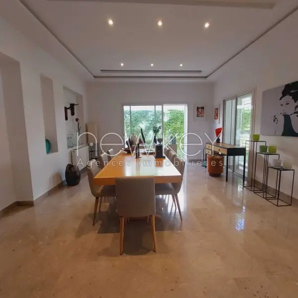 Magnifique S+3 avec jardin au coeur de la Marsa