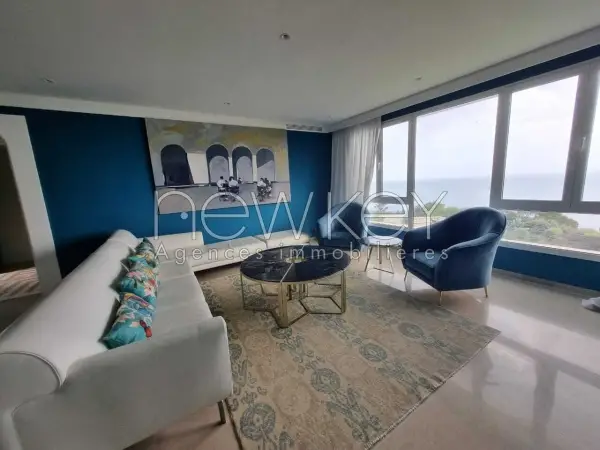 Un splendide triplex S+5 à louer à Gammarth