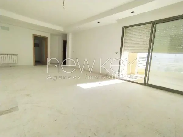 Bel Appartement S+2 Neuf à La Soukra