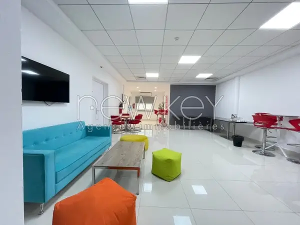 Immeuble de 2800m² à louer à la zone d'activité kheireddine