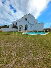 Belle villa s+3 à Gammarth - 1