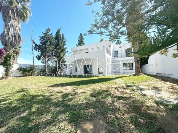 Une Somptueuse Villa avec piscine à louer à La Soukra
