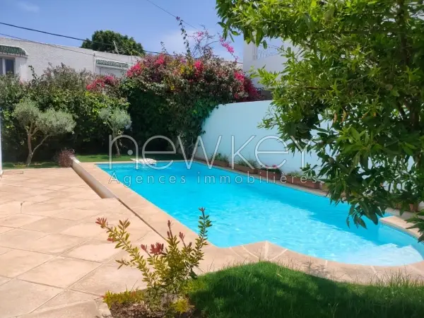 Magnifique villa S+5 à La Marsa