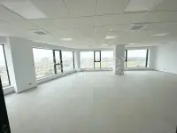 Etage de bureaux de 850m² à louer aux Berges du Lac - 3