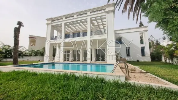 Magnifique villa s+4 à Gammarth