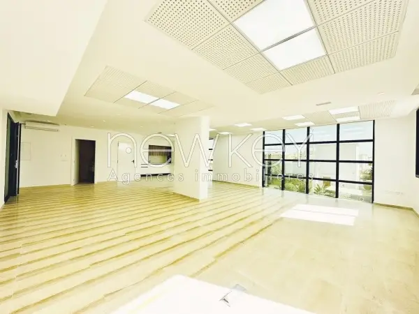 Bureau open-space neuf à louer au Lac 2
