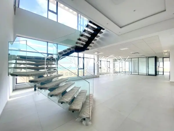 Etage de bureaux vue lac à louer