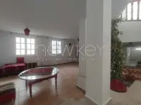 Une Villa S+5 avec piscine à La Soukra - 3