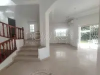 Une Villa S+5 avec piscine à La Soukra - 2