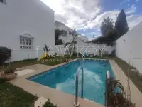 Une Villa S+5 avec piscine à La Soukra - 1