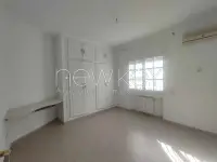 Une Villa S+5 avec piscine à La Soukra - 4