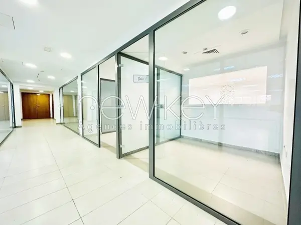 Bureau de 522m² à louer au Lac 2