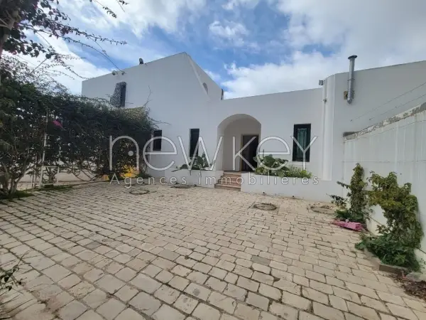 Une Maisonnette S+2 à louer à La Soukra