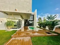 Villa De Luxe de Style Minimaliste S+4 à vendre à La Soukra - 1