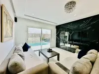 Une Villa en triplex S+5 avec piscine à vendre à La Soukra - 2