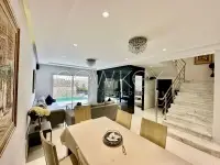 Une Villa en triplex S+5 avec piscine à vendre à La Soukra - 3