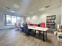 Bureau de 215 m² à louer au Lac 2 - 5