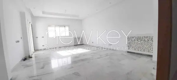 Appartement S3 avec chambre de service à louer aux jardins de Carthage