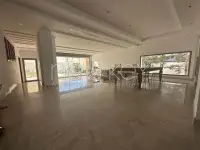 Villa moderne avec piscine et jardin à vendre aux Jardins de Carthage - 2