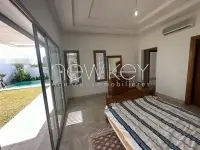 Villa moderne avec piscine et jardin à vendre aux Jardins de Carthage - 5