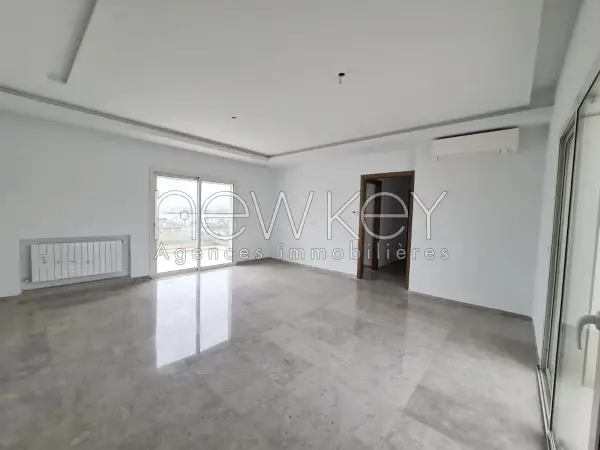 Appartement S+3 avec vue dégagée à louer aux jardins de Carthage