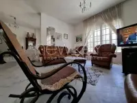 Une Villa S+4 avec jardin à louer à La Soukra - 2